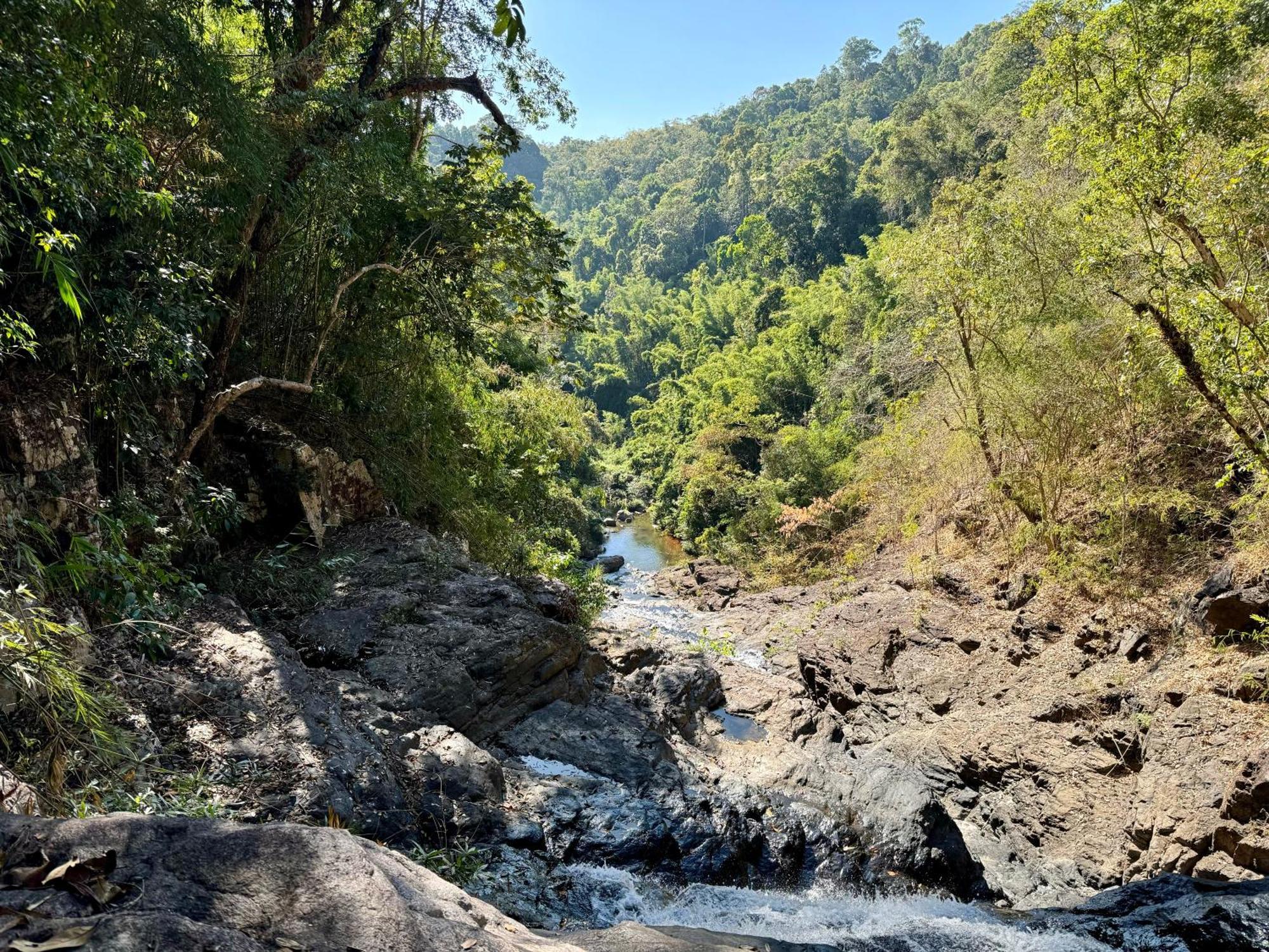Ratanakiri Homestay & Jungle Trek Banlung Ngoại thất bức ảnh