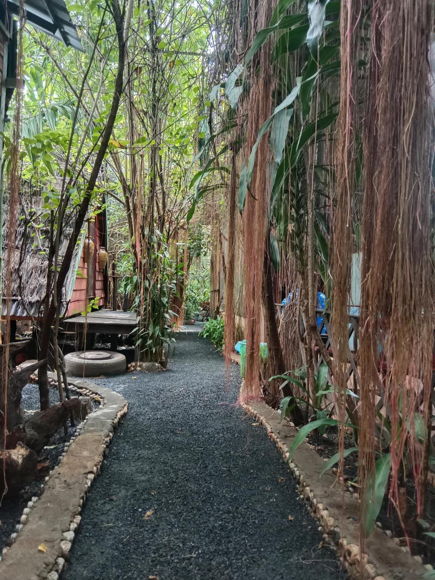 Ratanakiri Homestay & Jungle Trek Banlung Ngoại thất bức ảnh